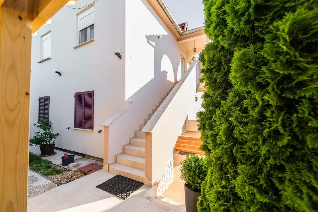 Apartman Debora Sa Privatnim Bazenom Pula Bagian luar foto